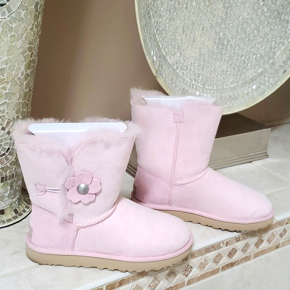 ‼️RARE!‼️  💟 💕 UGG "Poppy" Bailey Button Boots in Seashell Pink 💕 💟